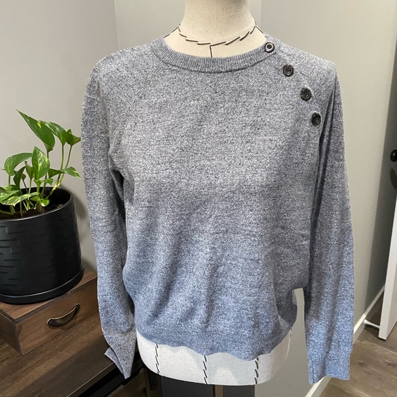 Abercrombie & Fitch sweater with button details. Woman’s size XSmall - Picture 8 of 14